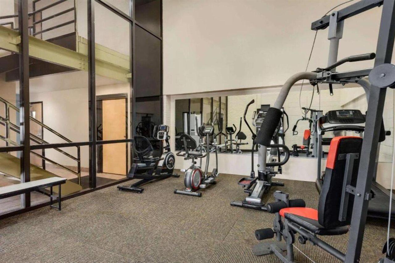 Baymont By Wyndham Muncie Near Ball State University Exterior photo