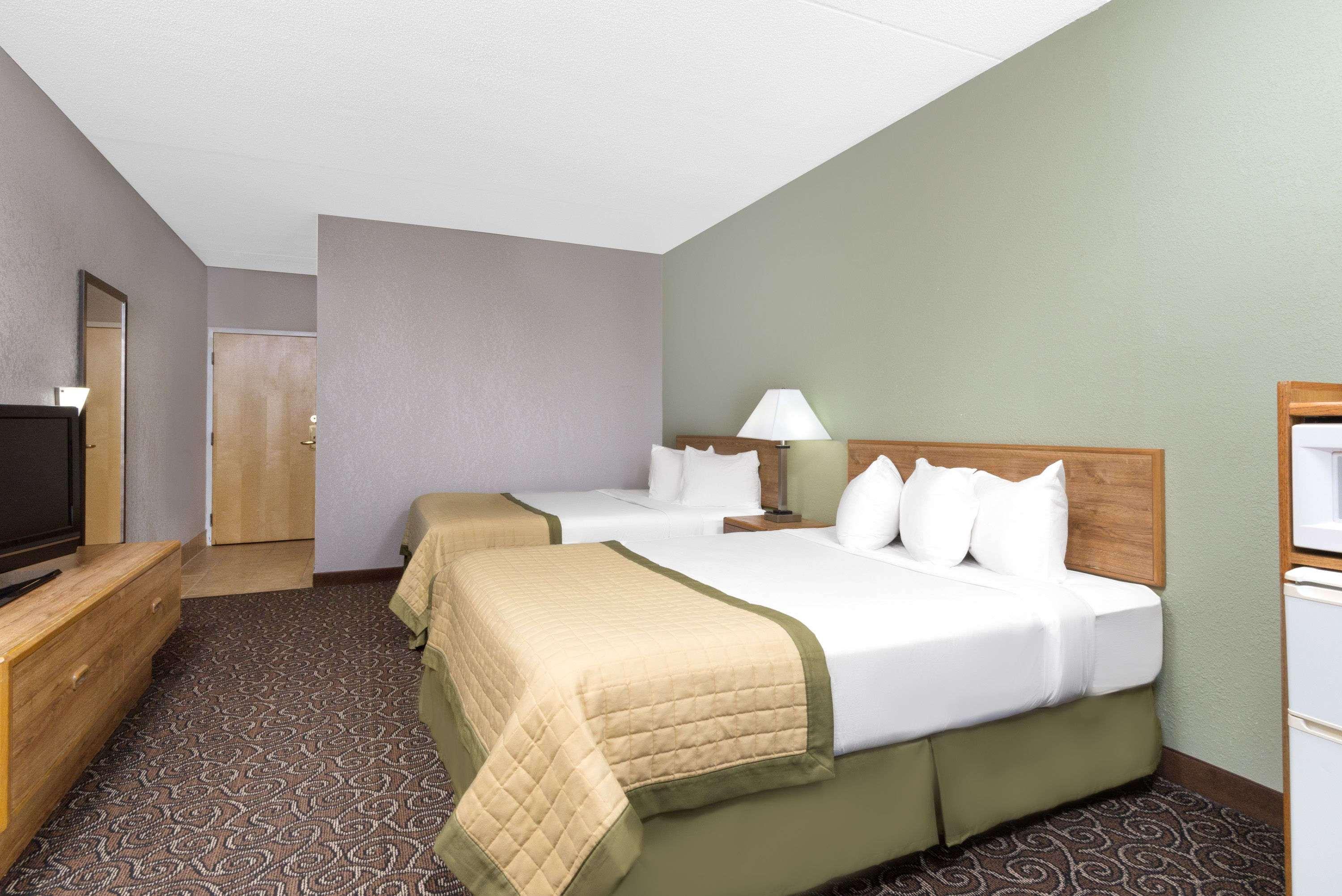 Baymont By Wyndham Muncie Near Ball State University Exterior photo