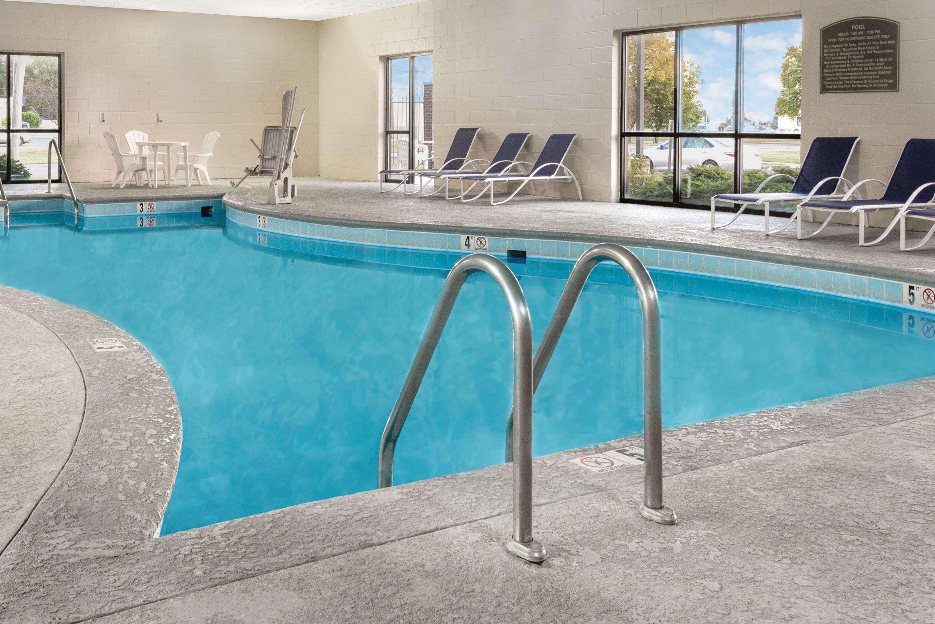 Baymont By Wyndham Muncie Near Ball State University Exterior photo