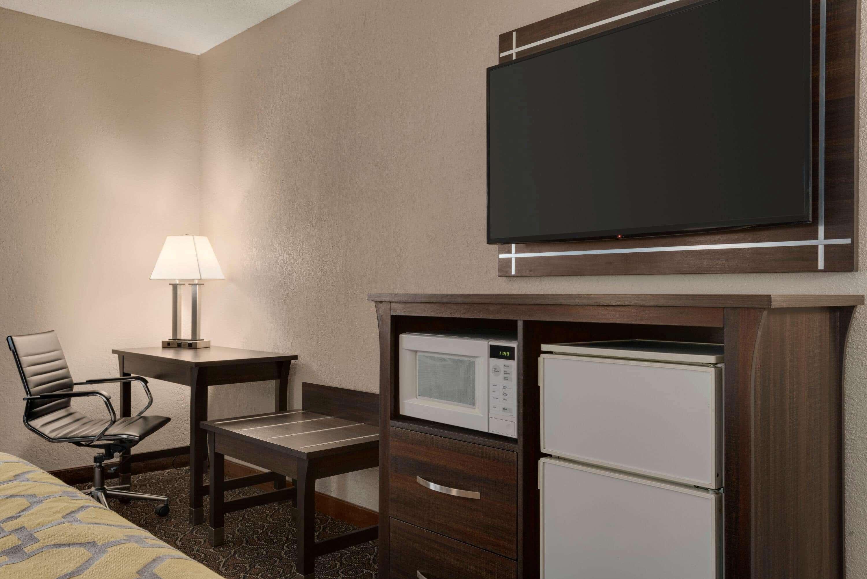 Baymont By Wyndham Muncie Near Ball State University Exterior photo